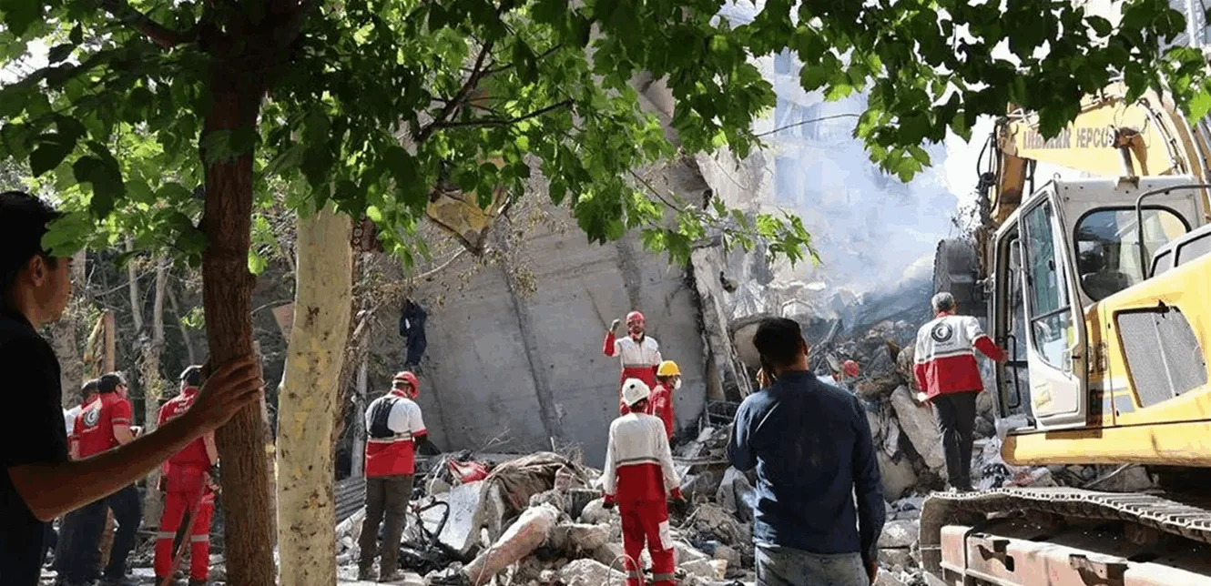 طهران تعيش لحظات من التوتر جراء انفجارين، والدفاعات الجوية تتدخل.