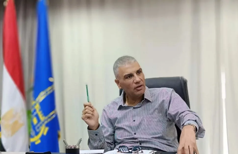 محافظ أسوان يتابع توفر المواد الغذائية بأسعار معقولة في المجمع الاستهلاكي بإدفو محافظ أسوان يتابع توفر المواد الغذائية بأسعار معقولة في المجمع الاستهلاكي بإدفو