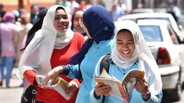عاجل | وصول طلاب الثانوية العامة إلى اللجان تحضيرًا لاختبار اللغة الأجنبية الثانية ومادة الاقتصاد عاجل | وصول طلاب الثانوية العامة إلى اللجان تحضيرًا لاختبار اللغة الأجنبية الثانية ومادة الاقتصاد