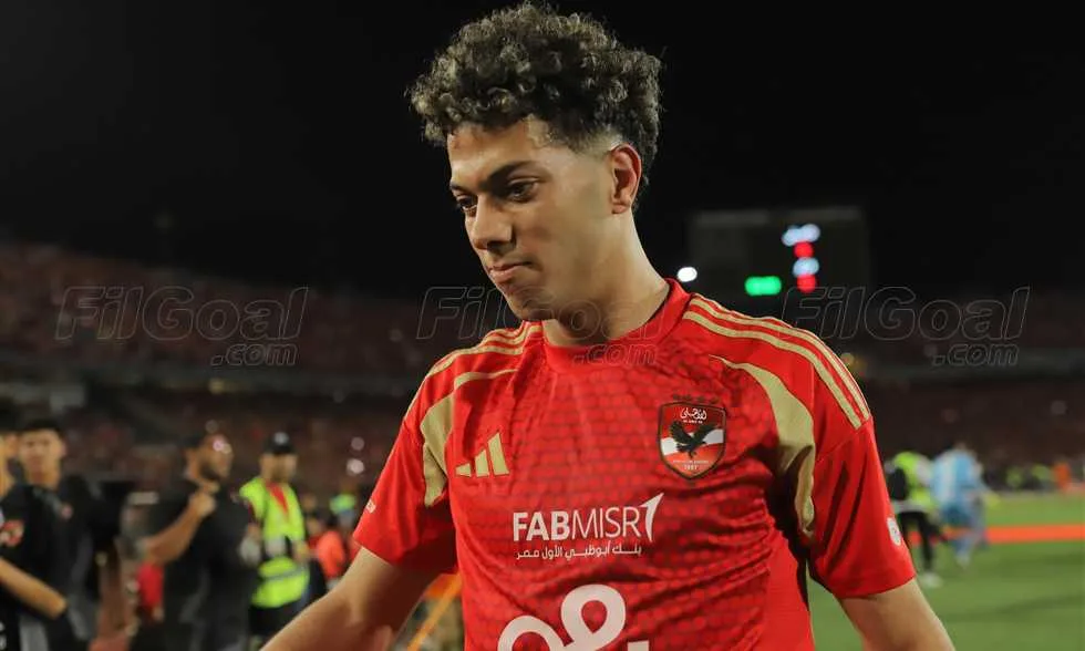 عاشور: كل لاعب يعمل على ضمان مستقبله، ولا يوجد ما يعيقنا عن الفوز بكأس العالم للأندية. عاشور: كل لاعب يعمل على ضمان مستقبله، ولا يوجد ما يعيقنا عن الفوز بكأس العالم للأندية.