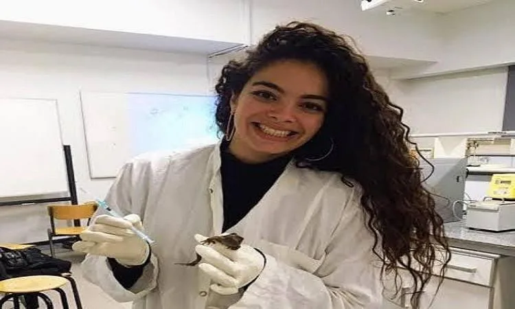 عاشور يهنئ أول سيدة مصرية تحصل على جائزة أفضل دكتوراه في الصيدلة في منطقة باريس