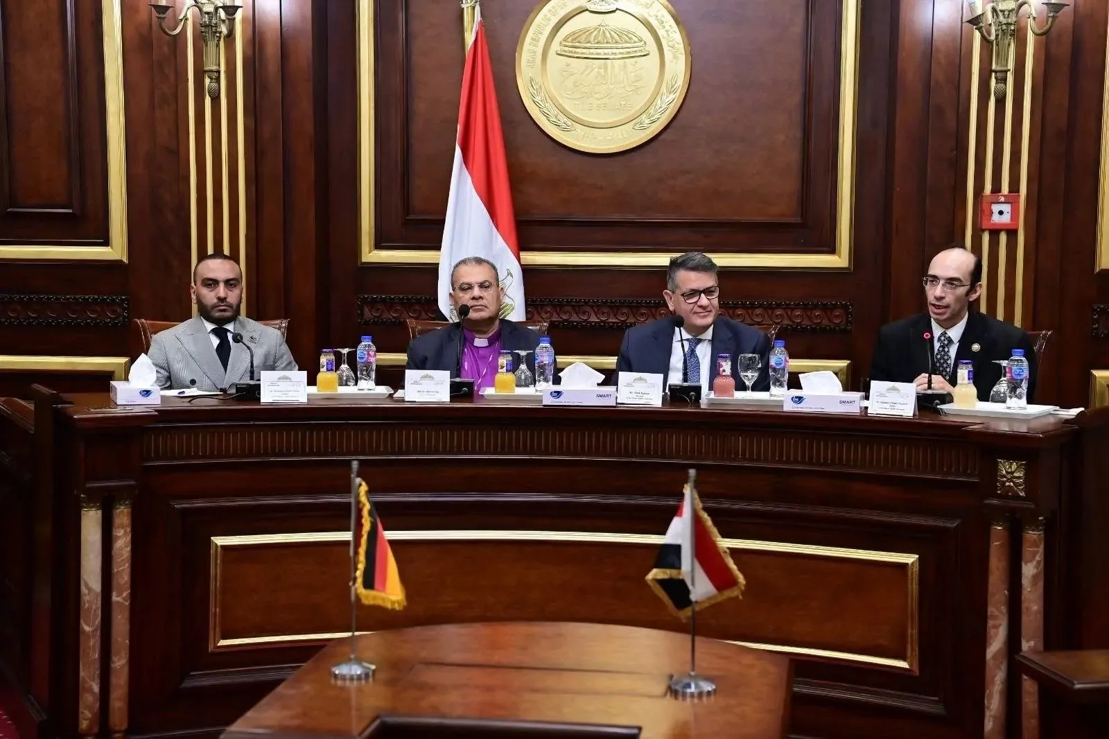 «عبد العزيز» يحضر اجتماع لجنة حقوق الإنسان في مجلس النواب مع رئيس الطائفة الإنجيلية وفريق الحوار المصري الألماني «عبد العزيز» يحضر اجتماع لجنة حقوق الإنسان في مجلس النواب مع رئيس الطائفة الإنجيلية وفريق الحوار المصري الألماني