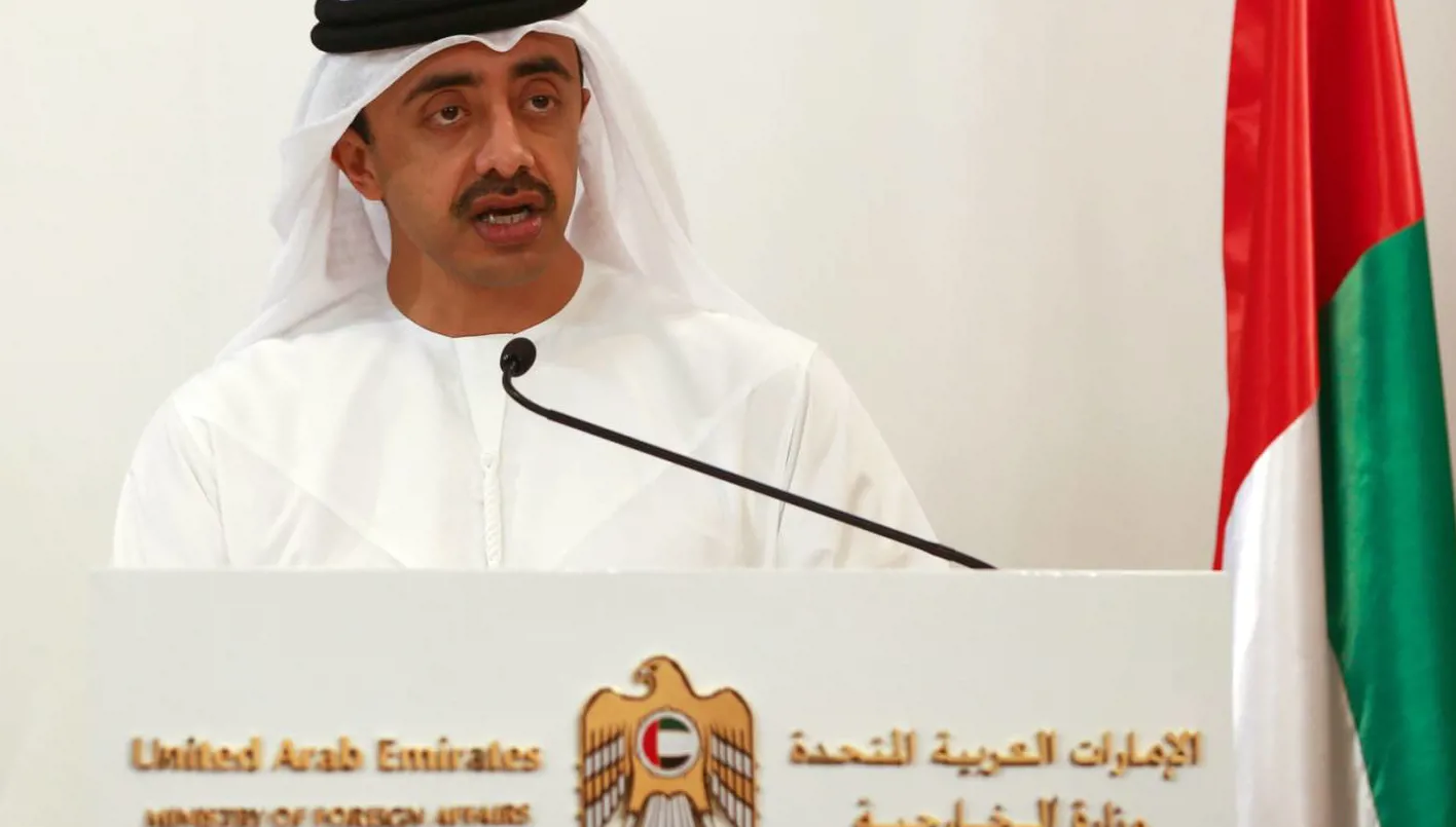 عبد الله بن زايد يتواصل لمناقشة تداعيات الهجمات الإيرانية ويشدد على ضرورة ضبط النفس وتفضيل الحلول الدبلوماسية. عبد الله بن زايد يتواصل لمناقشة تداعيات الهجمات الإيرانية ويشدد على ضرورة ضبط النفس وتفضيل الحلول الدبلوماسية.