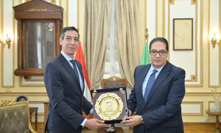 عبدالصادق: نحن جاهزون لتوفير خدمات الفحص الطبي لنجوم مصر في ألعاب القوى. عبدالصادق: نحن جاهزون لتوفير خدمات الفحص الطبي لنجوم مصر في ألعاب القوى.