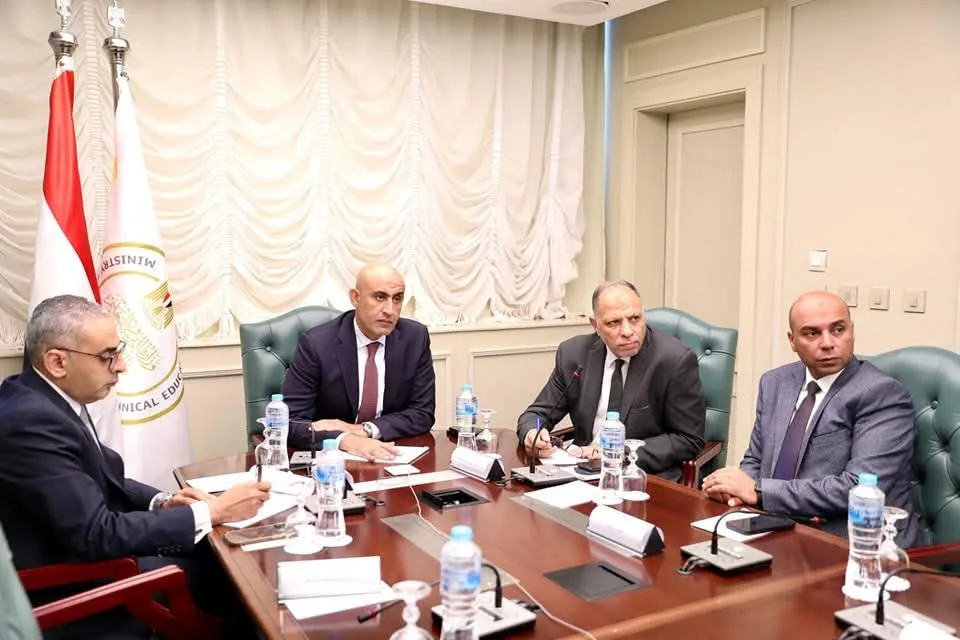 عبداللطيف: لا تهاون في مكافحة الغش وتنفيذ القوانين المتعلقة بالامتحانات ضد المخالفات. عبداللطيف: لا تهاون في مكافحة الغش وتنفيذ القوانين المتعلقة بالامتحانات ضد المخالفات.