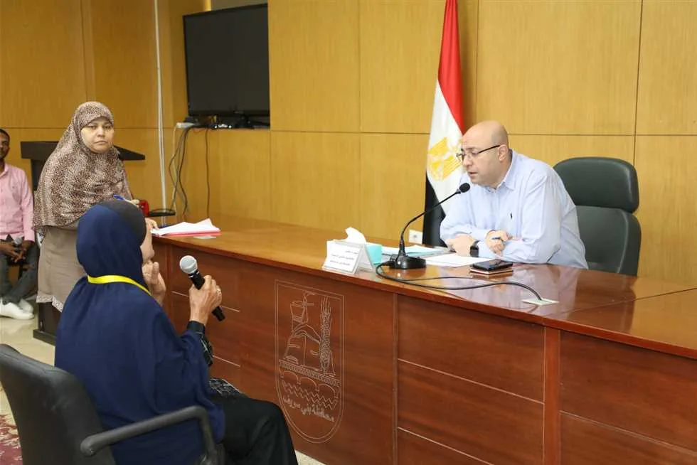 «عدم الحضور والتقاعس عن العمل».. محافظ بني سويف يرفع تقارير 27 زيارة تفتيشية إلى الشؤون القانونية
