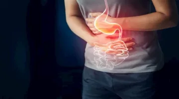عدو غير مرئي في طعامك: أطعمة تؤذي جهازك الهضمي ودماغك دون أن تشعر