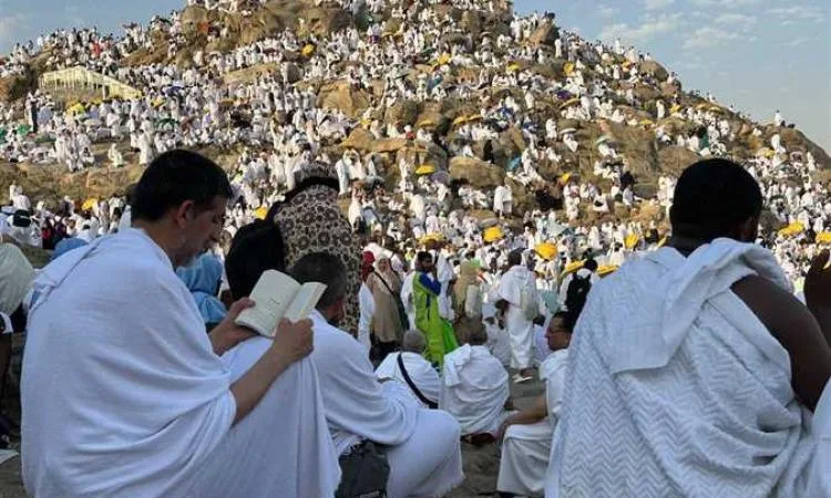 عرفة: جوهر الحج ويوم العفو والرحمة