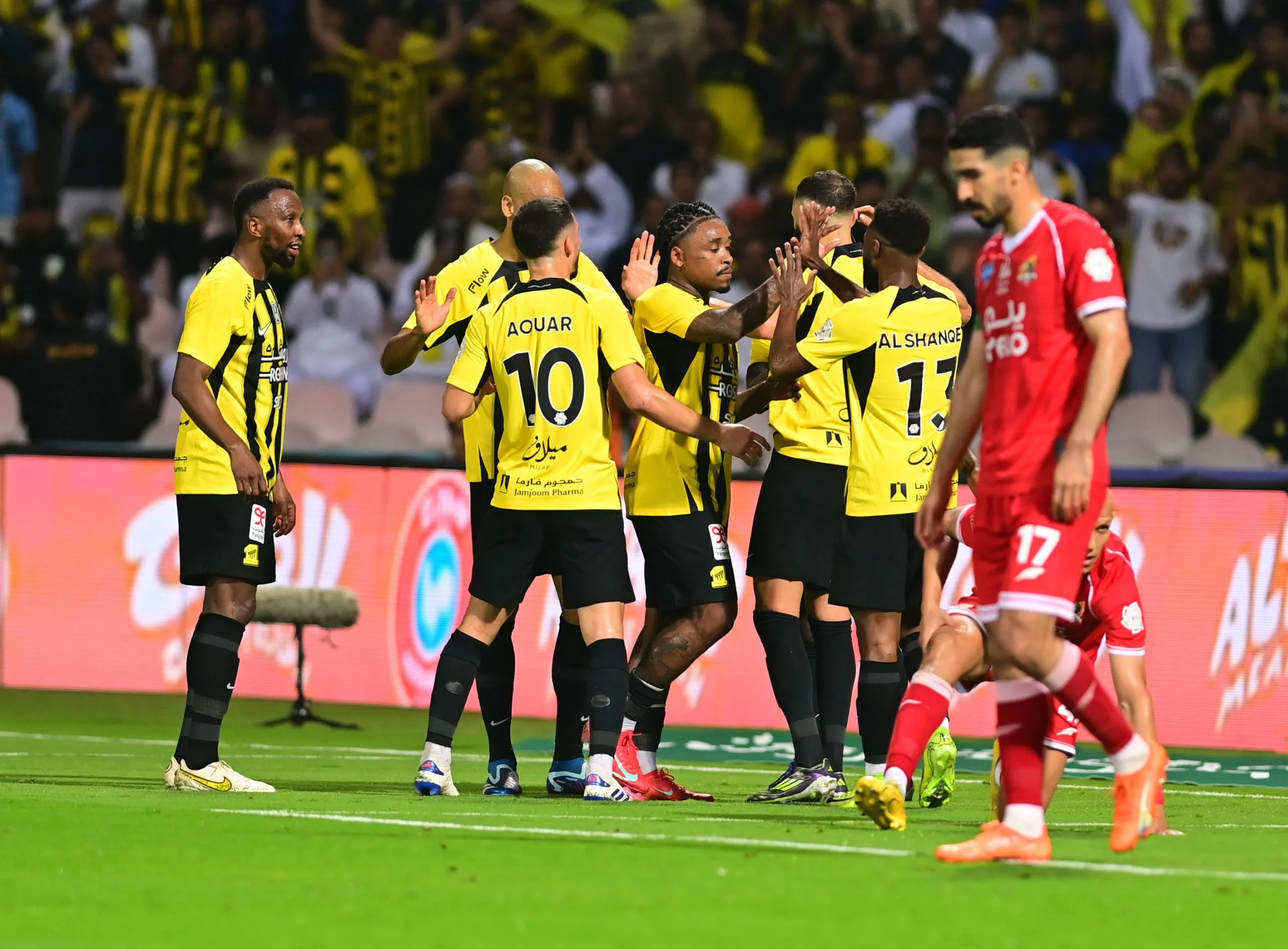 عروض إنجليزية لانتقال لاعب الاتحاد عروض إنجليزية لانتقال لاعب الاتحاد
