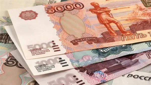 على الرغم من العقوبات والصراع.. الروبل الروسي يتصدر أداء العملات عالميًا في عام 2025