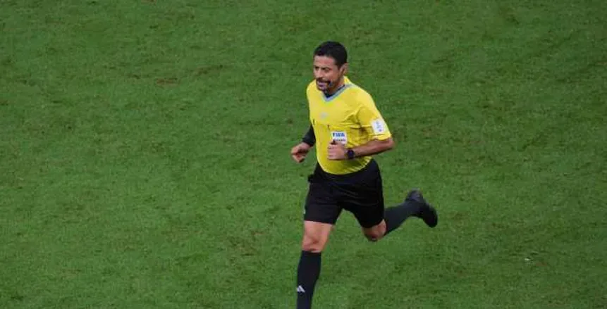 علي رضا يدير مباراة الأهلي وإنتر ميامي.. وسبب غياب حكام تقنية الـ«VAR» علي رضا يدير مباراة الأهلي وإنتر ميامي.. وسبب غياب حكام تقنية الـ«VAR»