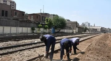 عمال السكك الحديدية يستمرون في العمل خلال عطلة عيد الأضحى