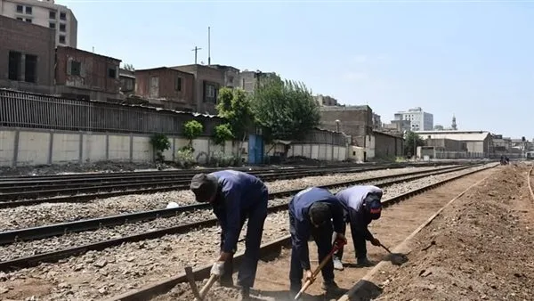 عمال السكك الحديدية يستمرون في العمل خلال عطلة عيد الأضحى عمال السكك الحديدية يستمرون في العمل خلال عطلة عيد الأضحى