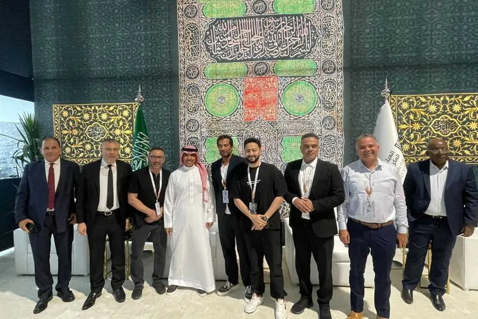 عمرو سعد يعبر عن امتنان خاص لوزير الإعلام السعودي بعد لقائهما أثناء أداء مناسك الحج