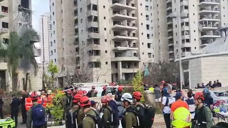 عمليات إجلاء مكثفة للإسرائيليين في بيتاح تكفا وتل أبيب وحيفا