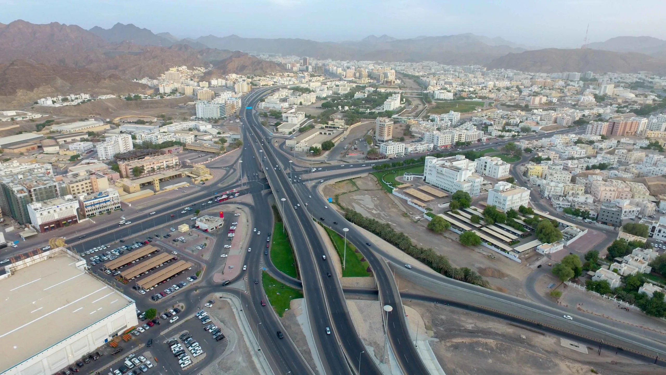 عُمان تُطلق ستة مشاريع جديدة في مجال الطاقة المتجددة