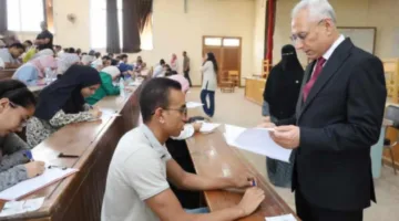 رئيس جامعة المنيا يراقب امتحانات كلية الطب البيطري ويقوم بجولة في مرافقها