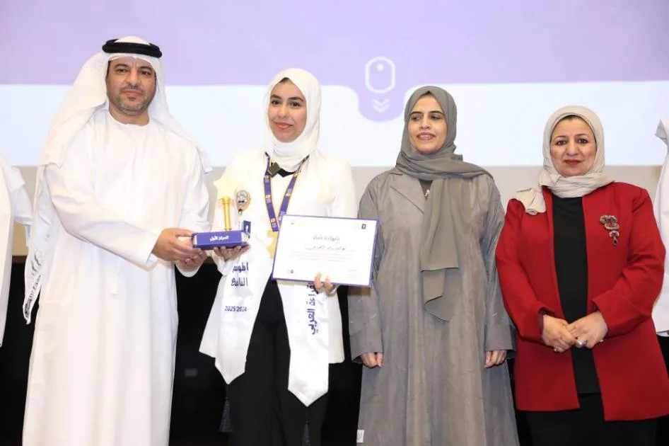 غالية العنزي تتوج بلقب بطلة تحدي القراءة العربي في الكويت غالية العنزي تتوج بلقب بطلة تحدي القراءة العربي في الكويت