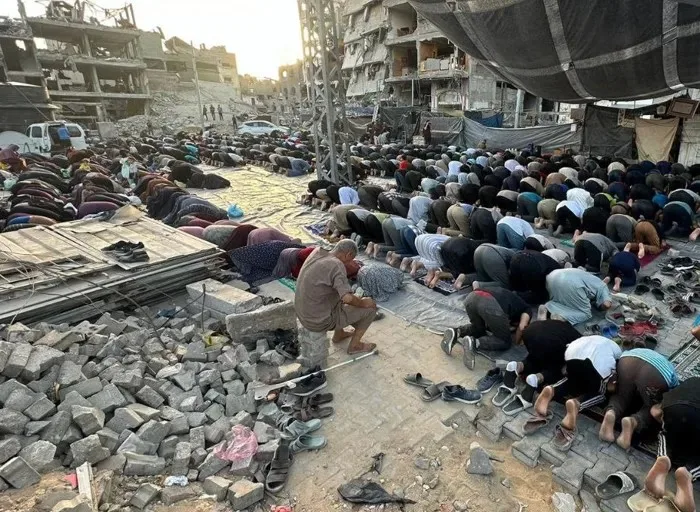 غزة تحتفل بعيدها الرابع amid الإبادة والجوع غزة تحتفل بعيدها الرابع amid الإبادة والجوع