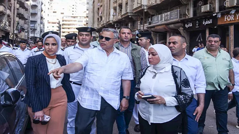 غضب محافظ الإسكندرية من جزار يبيع اللحم بـ700 جنيه: “تستغلون الناس غضب محافظ الإسكندرية من جزار يبيع اللحم بـ700 جنيه: “تستغلون الناس