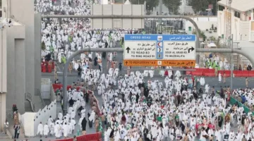 الحجاج يغادرون عرفات متوجهين إلى مزدلفة