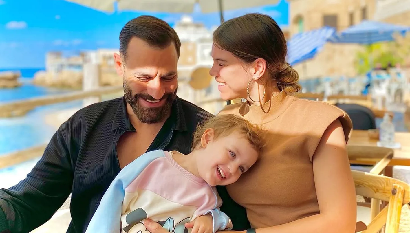 فرحة مضاعفة لعائلة نيقولا معوّض بقدوم مولودهم الجديد (فيديو) فرحة مضاعفة لعائلة نيقولا معوّض بقدوم مولودهم الجديد (فيديو)