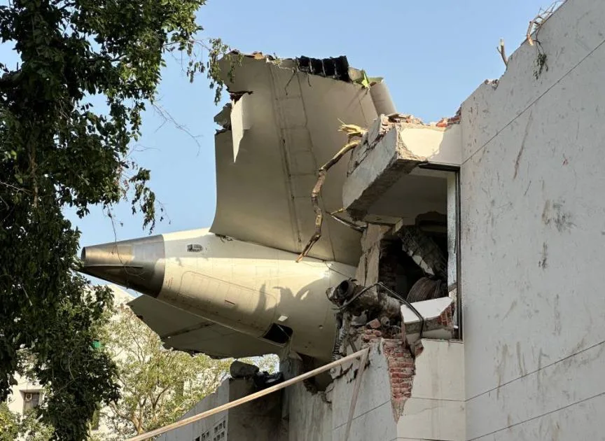 فرضيات حول وفاة جميع ركاب الطائرة الهندية المتحطمة في أحمد آباد فرضيات حول وفاة جميع ركاب الطائرة الهندية المتحطمة في أحمد آباد
