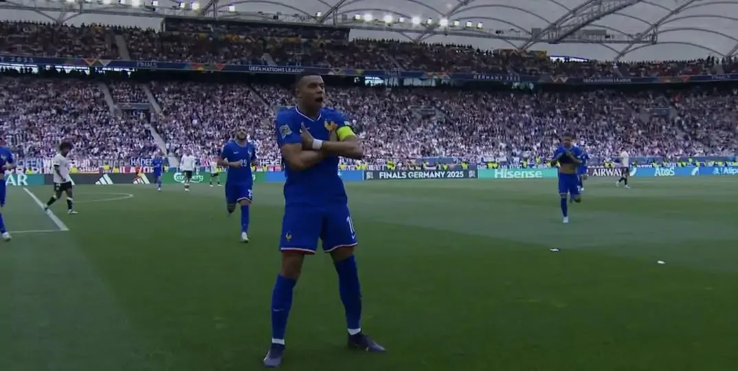 فرنسا تحرز الميدالية البرونزية في دوري الأمم الأوروبية بعد انتصارها على ألمانيا 2-0 فرنسا تحرز الميدالية البرونزية في دوري الأمم الأوروبية بعد انتصارها على ألمانيا 2-0