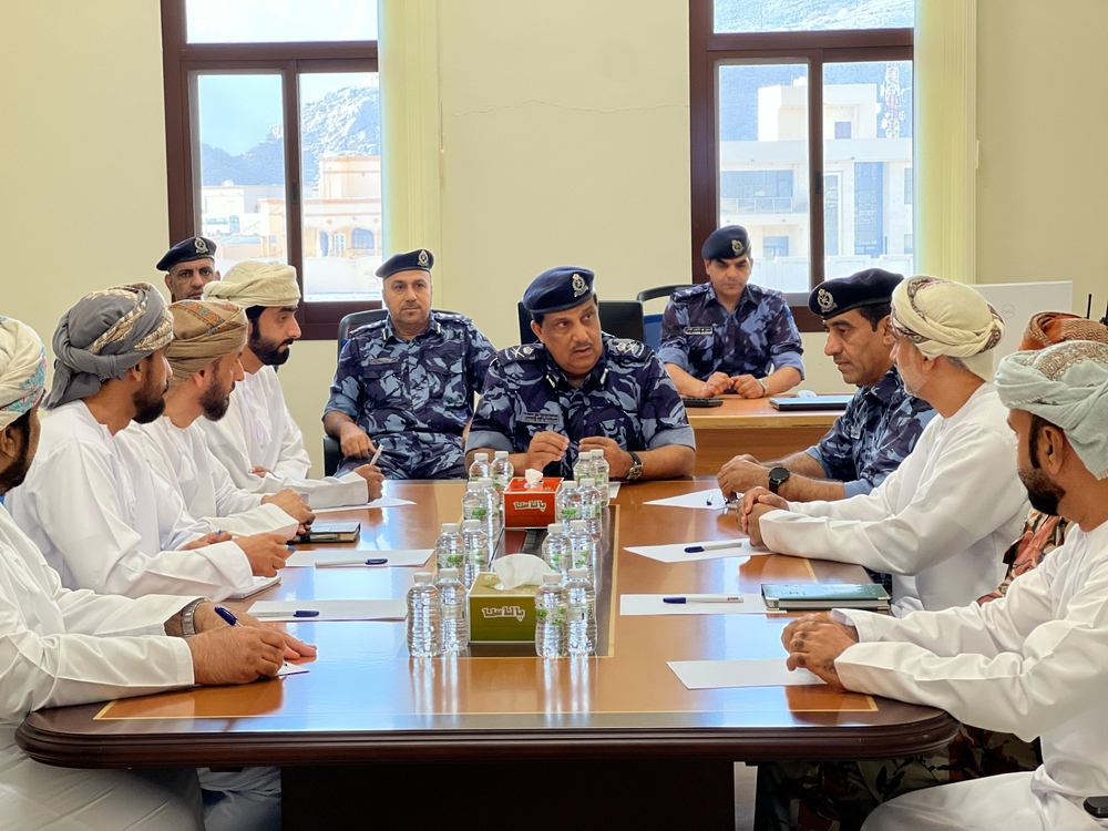 فريق إدارة حوادث المواد الخطرة يجتمع في مسندم لمناقشة الاستعداد للطوارئ والجاهزية.