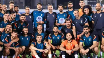 فريق فلسطين يحتفي بوسام أبو علي بعد تحقيقه اللقب مع الأهلي