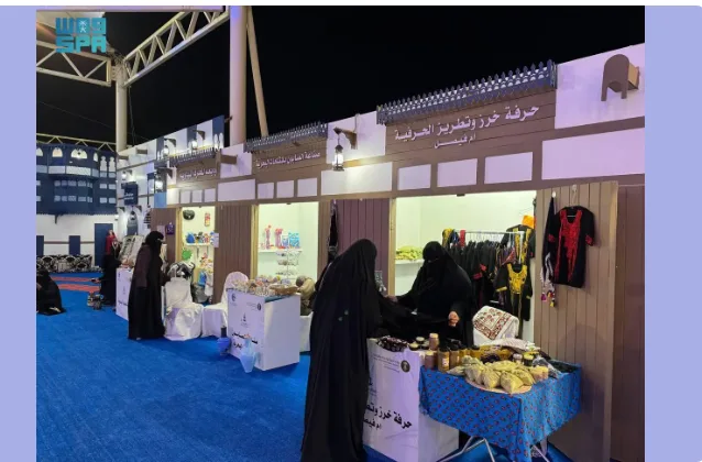 فعاليات ‘بحّار’ في ينبع تجذب الزوار بعروض ثقافية وتراثية فريدة عن البحر فعاليات ‘بحّار’ في ينبع تجذب الزوار بعروض ثقافية وتراثية فريدة عن البحر