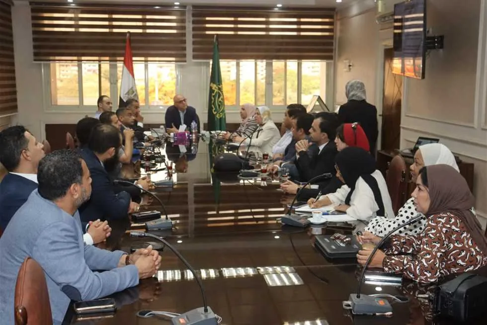 فعاليات فنية وثقافية وتوعوية.. محافظ القليوبية يجتمع بممثلي اتحاد «بشبابها» لإطلاق أول «شارع بشبابها» في المحافظات فعاليات فنية وثقافية وتوعوية.. محافظ القليوبية يجتمع بممثلي اتحاد «بشبابها» لإطلاق أول «شارع بشبابها» في المحافظات