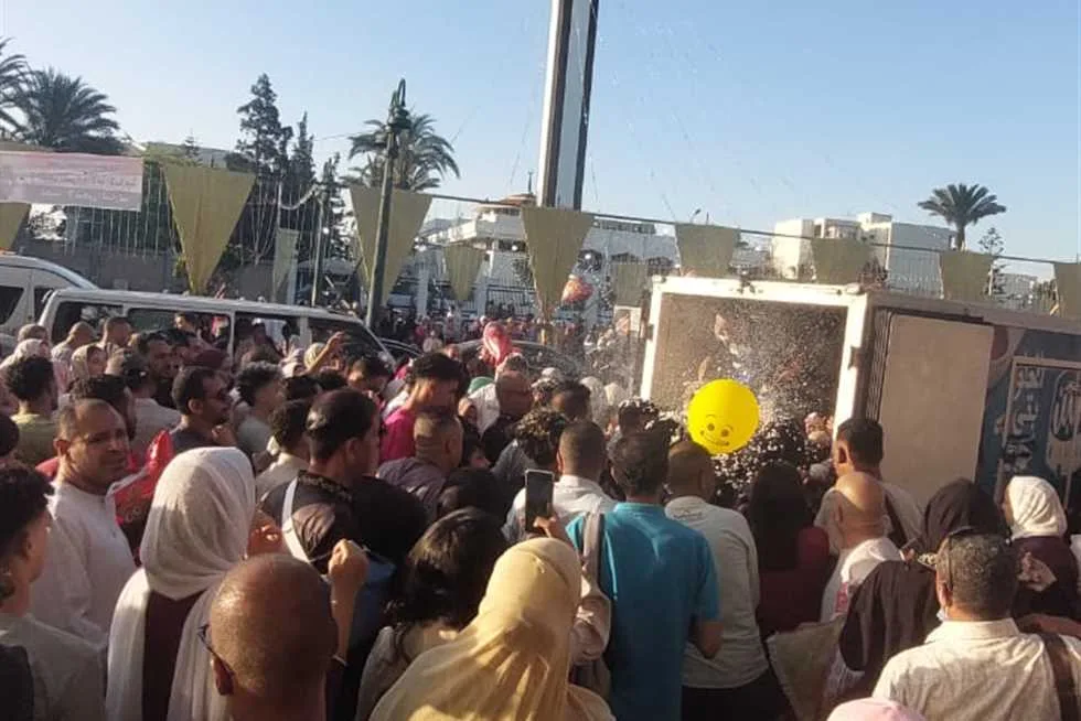 في أجواء احتفالية مميزة.. الآلاف يشاركون في صلاة العيد بالإسكندرية في أجواء احتفالية مميزة.. الآلاف يشاركون في صلاة العيد بالإسكندرية