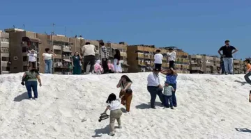 في اليوم الثاني من العيد.. إقبال كبير على جبال الملح في بورسعيد (صور)