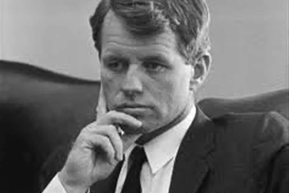 «في مثل هذا اليوم» 6 يونيو 1968.. اغتيال روبرت كينيدي «في مثل هذا اليوم» 6 يونيو 1968.. اغتيال روبرت كينيدي