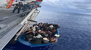 في يوم واحد.. “الإنذار” تدعو لإنقاذ 379 مهاجرًا في البحر الأبيض المتوسط