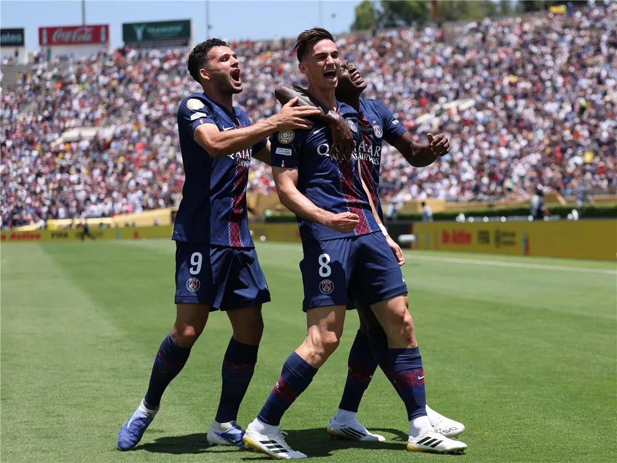 فيديو | باريس سان جيرمان يسحق أتلتيكو مدريد برباعية دون رد في بطولة كأس العالم للأندية فيديو | باريس سان جيرمان يسحق أتلتيكو مدريد برباعية دون رد في بطولة كأس العالم للأندية