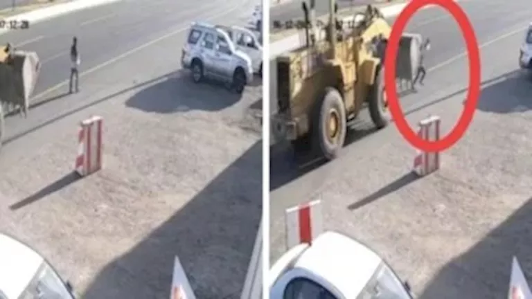 فيديو | رجل ينجو بشكل مذهل من الدهس تحت عجلات لودر سريع في السعودية فيديو | رجل ينجو بشكل مذهل من الدهس تحت عجلات لودر سريع في السعودية