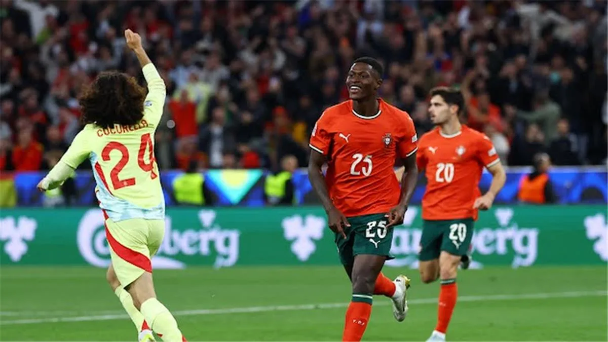 فيديو | رد فعل سريع.. نuno Mendes يسجل هدف التعادل للبرتغال ضد إسبانيا فيديو | رد فعل سريع.. نuno Mendes يسجل هدف التعادل للبرتغال ضد إسبانيا