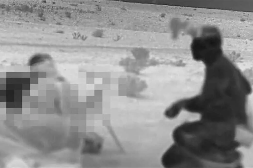 فيديو.. وحدة من “الموساد” في إيران تطلق أنظمة قصف دقيقة لتفكيك دفاعاتها الجوية فيديو.. وحدة من “الموساد” في إيران تطلق أنظمة قصف دقيقة لتفكيك دفاعاتها الجوية