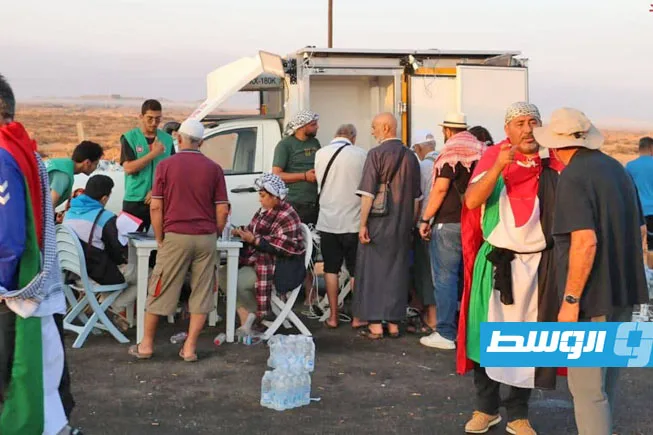 «قافلة الصمود» تدعو للإفراج عن المحتجزين وتتهم «سلطات شرق ليبيا» بحجب إمدادات الغذاء والدواء. «قافلة الصمود» تدعو للإفراج عن المحتجزين وتتهم «سلطات شرق ليبيا» بحجب إمدادات الغذاء والدواء.