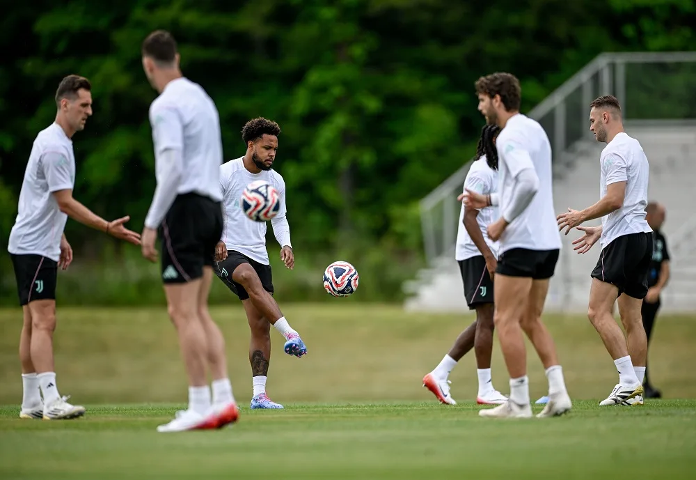 قبل نهائي كأس العالم للأندية.. يوفنتوس يُفاجئ العين الإماراتي بخيار غير متوقع قبل نهائي كأس العالم للأندية.. يوفنتوس يُفاجئ العين الإماراتي بخيار غير متوقع