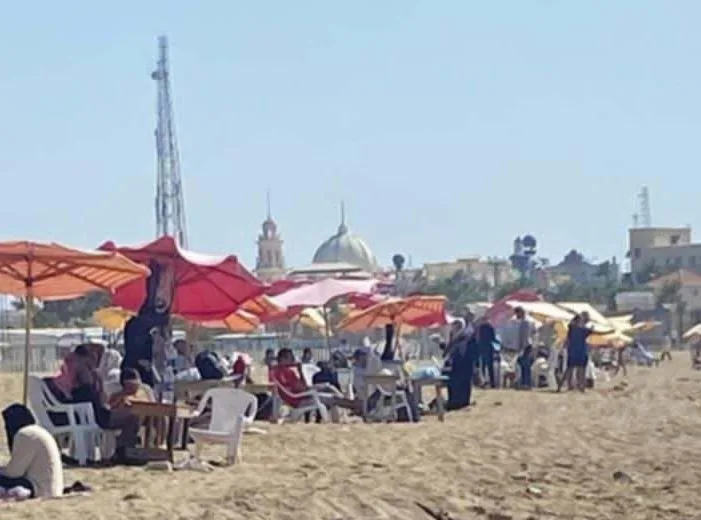 شواطئ الإسكندرية تحتضن الباحثين عن الهروب من حر الامتحانات.. والأنفوشي في الانتظار شواطئ الإسكندرية تحتضن الباحثين عن الهروب من حر الامتحانات.. والأنفوشي في الانتظار