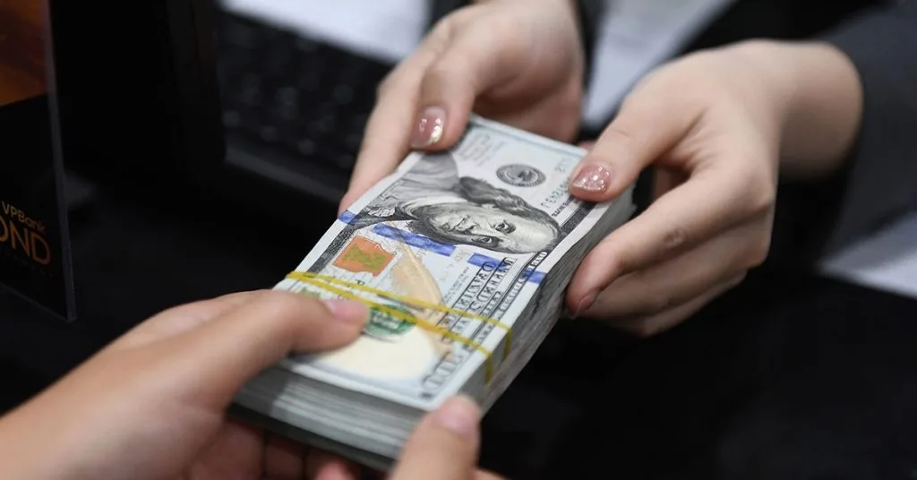 قفزة غير مسبوقة.. تحويلات المغتربين المصريين تصل إلى 26.4 مليار دولار خلال 9 أشهر قفزة غير مسبوقة.. تحويلات المغتربين المصريين تصل إلى 26.4 مليار دولار خلال 9 أشهر