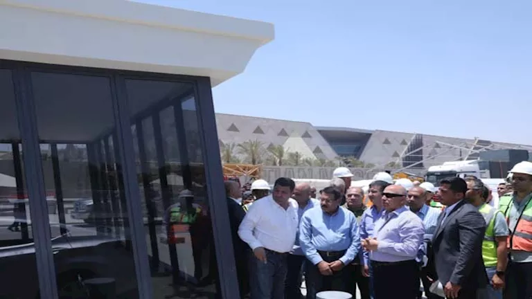 كامل الوزير يراقب استعداد الاتوبيس الترددي ومحطات المترو في منطقة المتحف كامل الوزير يراقب استعداد الاتوبيس الترددي ومحطات المترو في منطقة المتحف