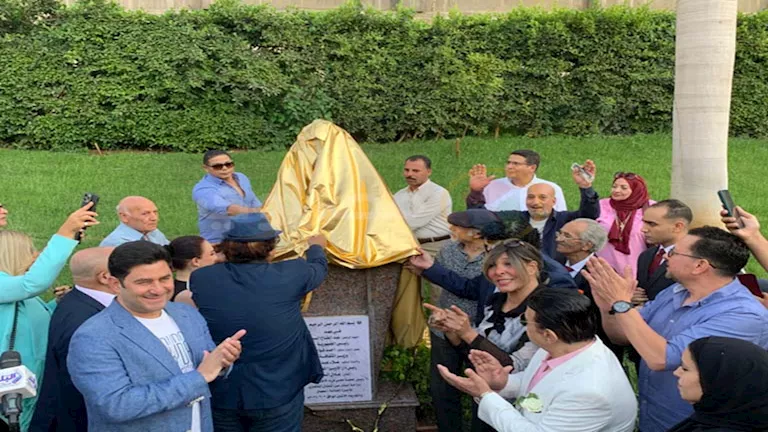 كشف النقاب عن تمثال أسمهان في دار الأوبرا المصرية.. 15 صورة