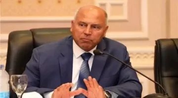 كمال الوزير يُعفي مسؤولاً في “الصناعة” خلال البث المباشر بسبب غيابه عن توقيع البروتوكول.