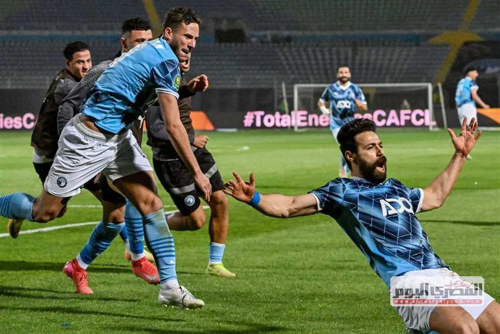 كميات من المفاجآت ووعد ممدوح عيد.. ما الذي ينتظر لاعبي بيراميدز في حال تحقيقهم لقب الكأس؟ كميات من المفاجآت ووعد ممدوح عيد.. ما الذي ينتظر لاعبي بيراميدز في حال تحقيقهم لقب الكأس؟