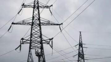 رئيس الوزراء يبرز دور الكهرباء في تقدم وإعادة بناء الوطن