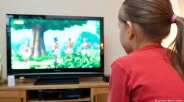 كيف تؤثر متابعة البرامج العنيفة على الصغار؟